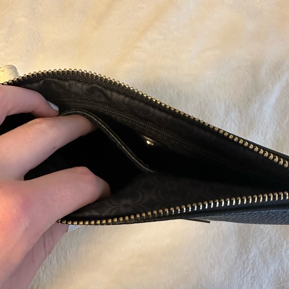 Charming Charlie’s Elegant Black and White Wristlet Clutch - Picture 5 of 7